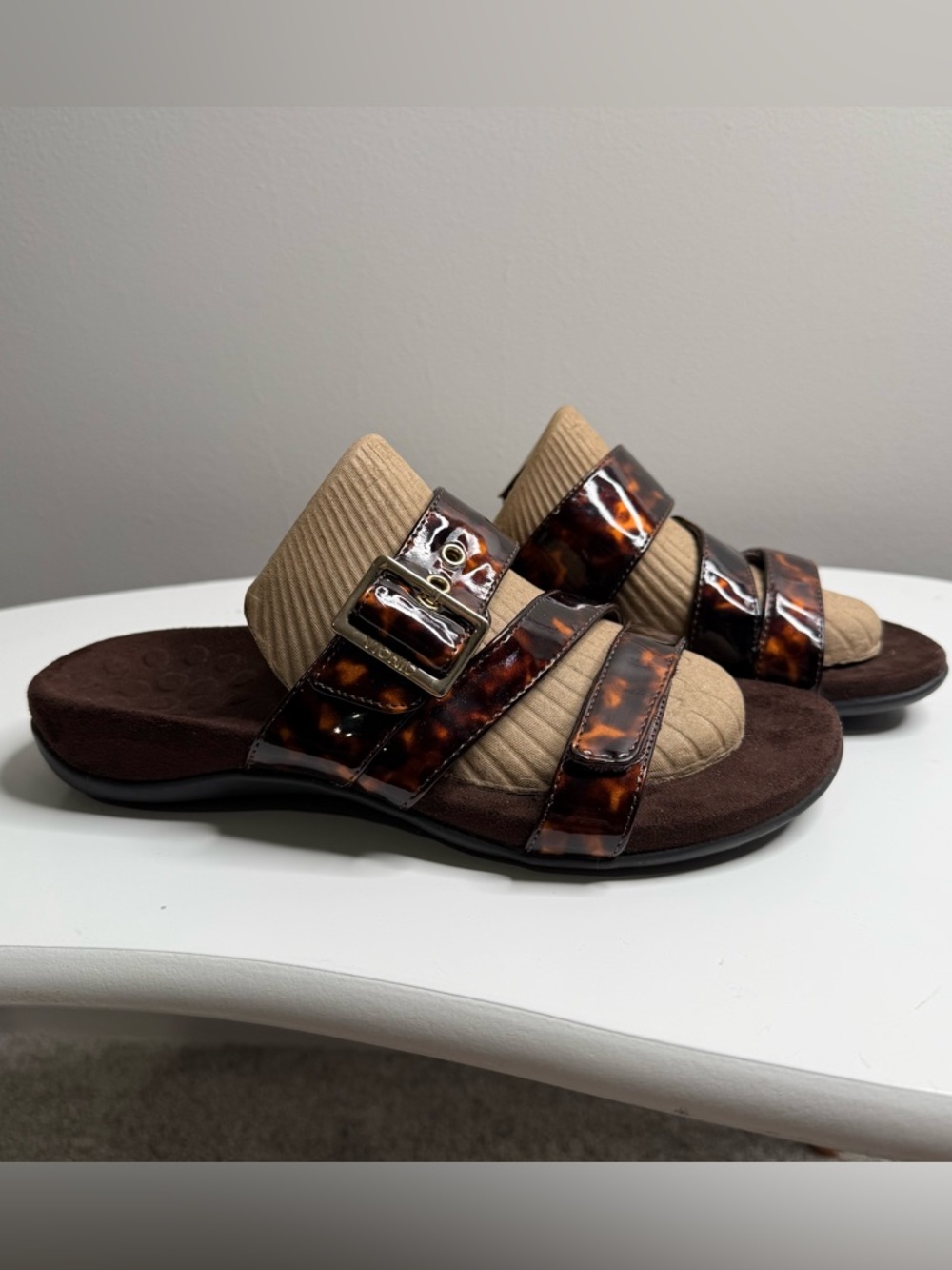 Vionic Women's Tortoiseshell Buckle Slide Sandals - Dark Brown